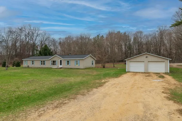 $190,000 | 18242 32nd Street, Gobles, MI 49055