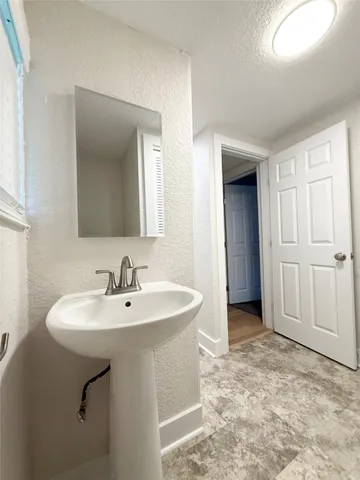 $1,095 | 14070 South Highway 288b, Unit 1, Angleton, TX 77515