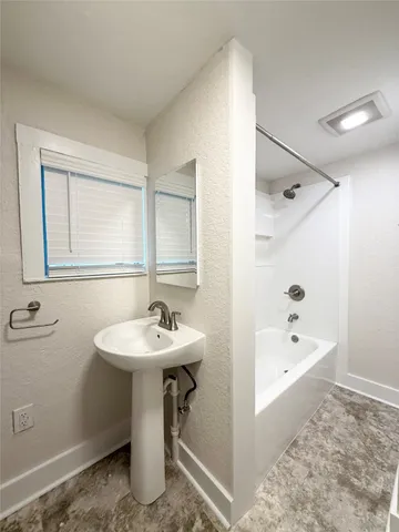 $1,095 | 14070 South Highway 288b, Unit 1, Angleton, TX 77515