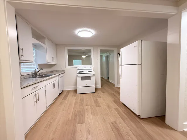 $1,095 | 14070 South Highway 288b, Unit 1, Angleton, TX 77515