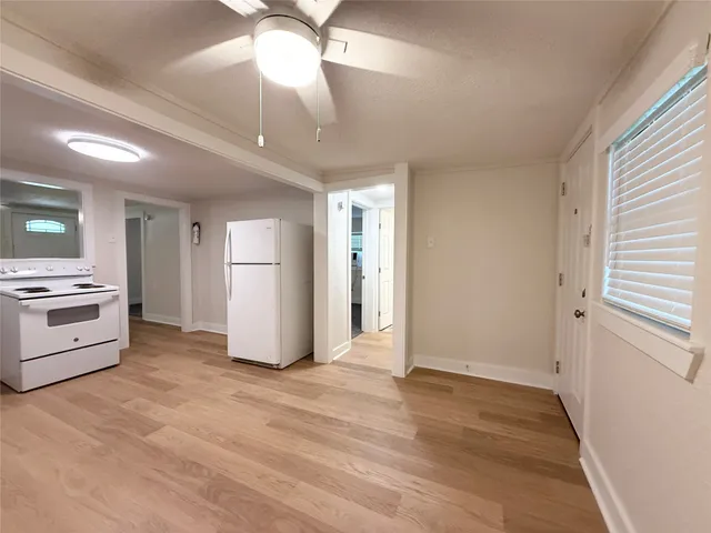 $1,095 | 14070 South Highway 288b, Unit 1, Angleton, TX 77515