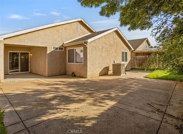a view of a house with a backyard