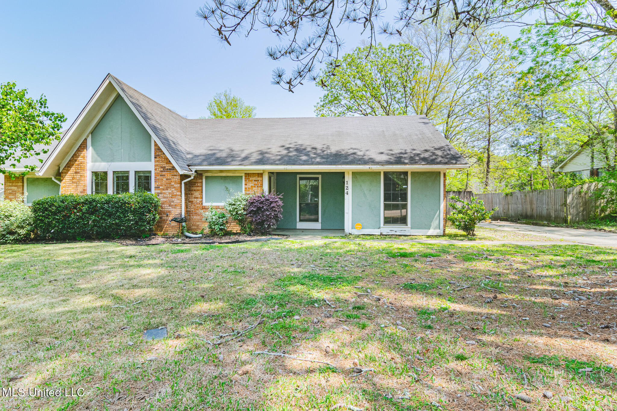 124 Scotland Road Clinton, MS 39056 - Photo 1 of 43 DSC_0398