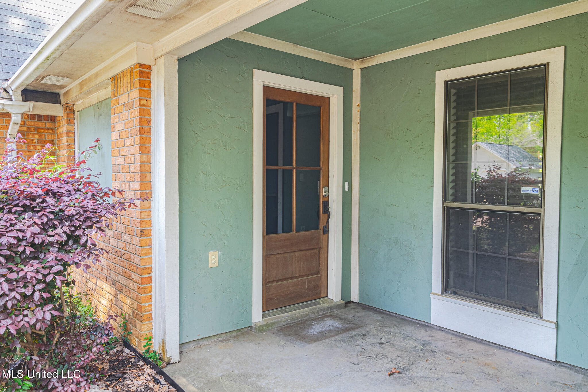 124 Scotland Road Clinton, MS 39056 - Photo 2 of 43 DSC_0404