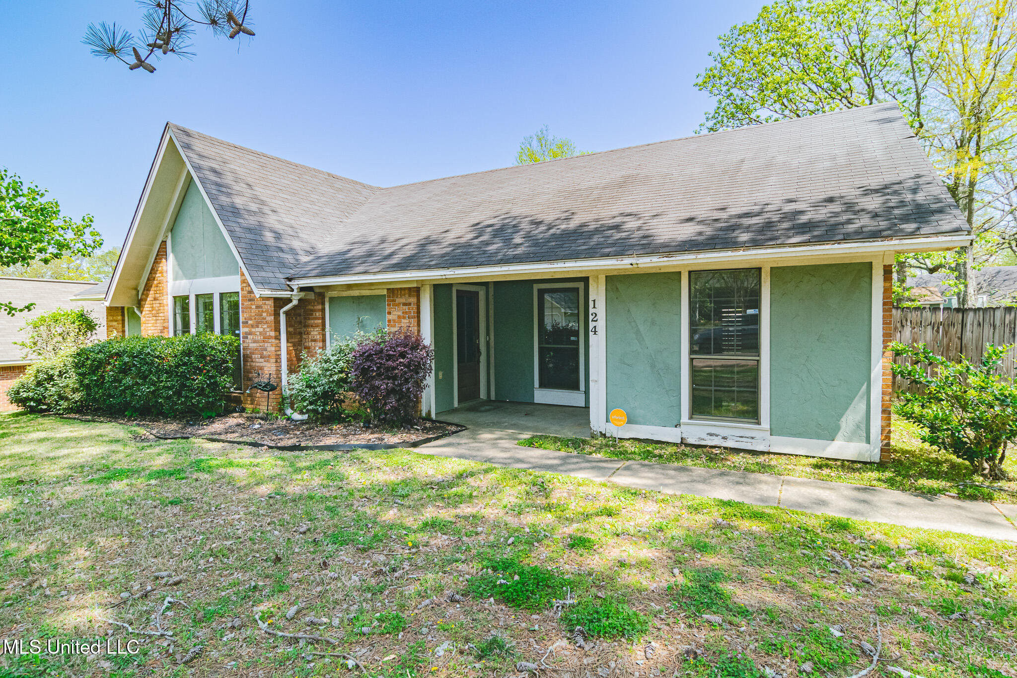 124 Scotland Road Clinton, MS 39056 - Photo 4 of 43 DSC_0401