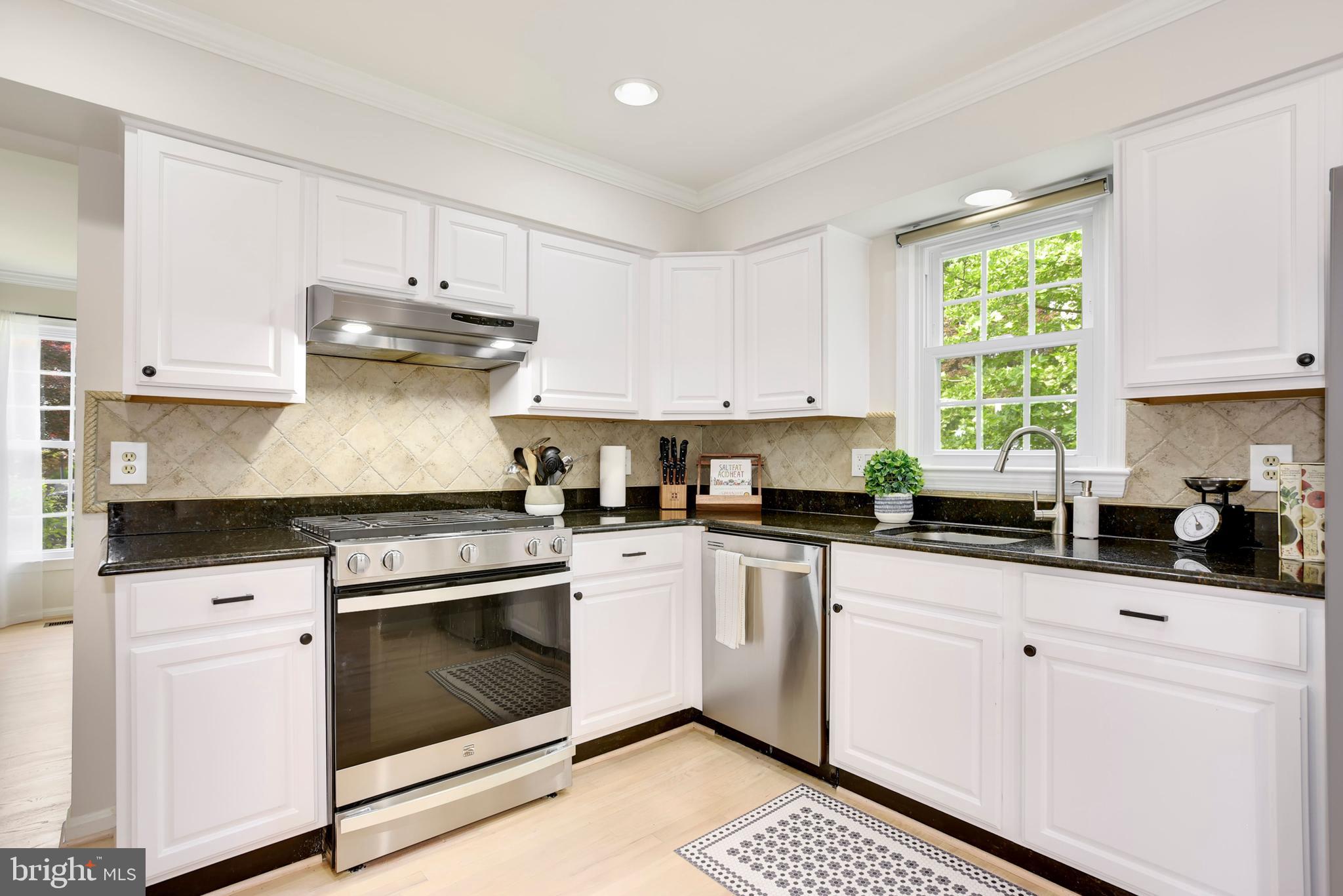 11684 Stockbridge Lane Reston, VA 20194 - Photo 11 of 39