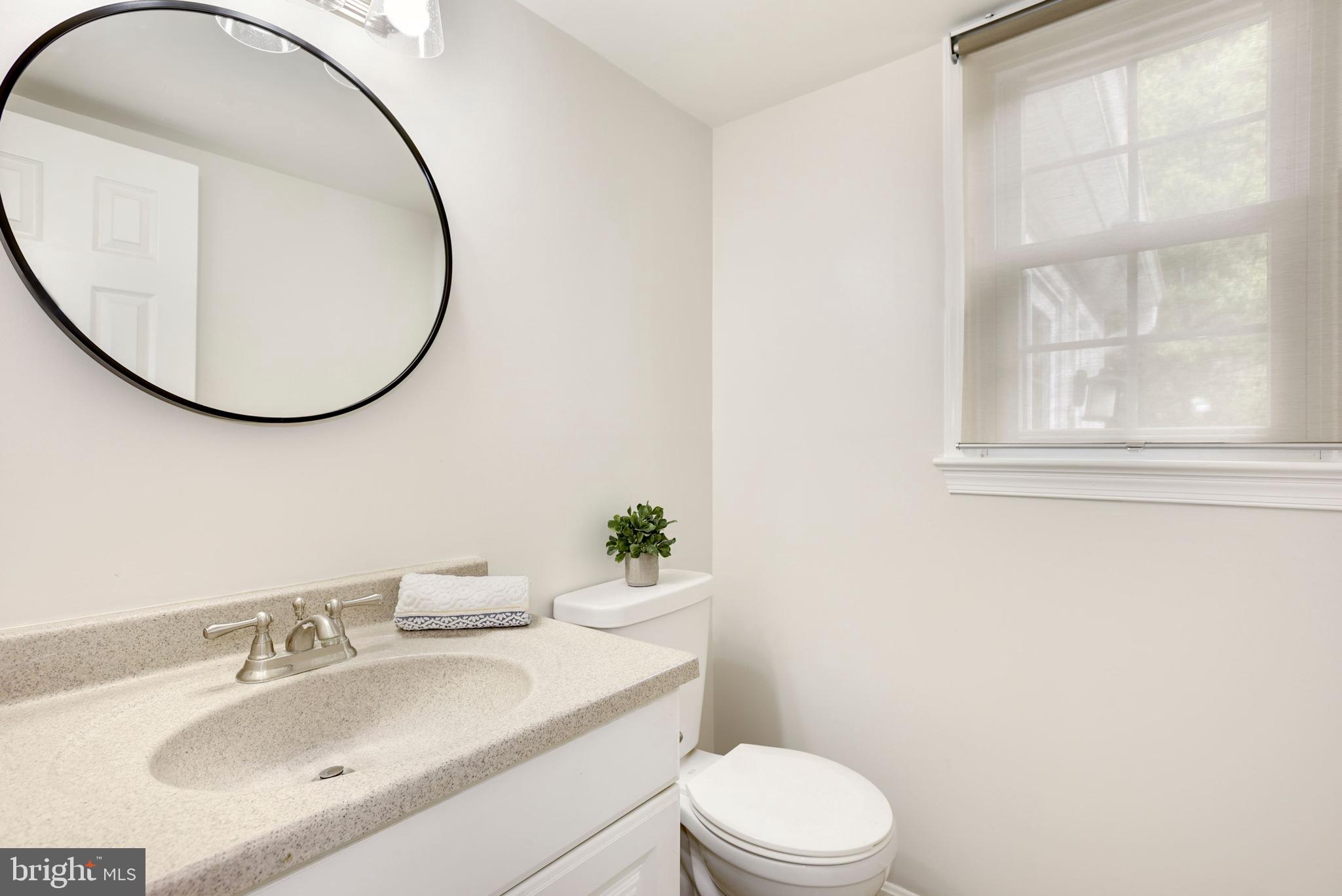 11684 Stockbridge Lane Reston, VA 20194 - Photo 16 of 39 Powder Room