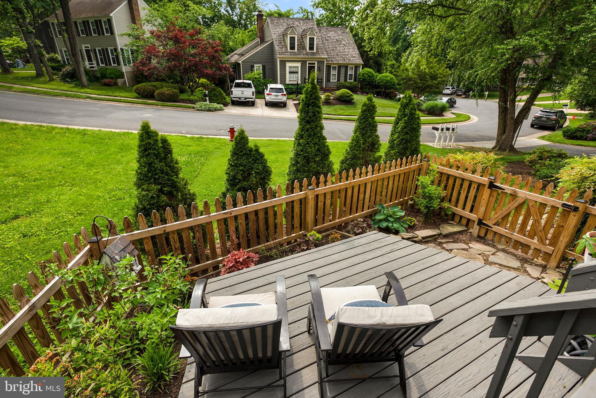11684 Stockbridge Lane Reston, VA 20194 - Photo 30 of 39 Lower deck