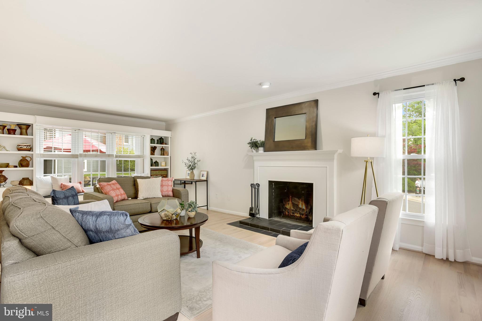 11684 Stockbridge Lane Reston, VA 20194 - Photo 4 of 39 Wood burning fireplace