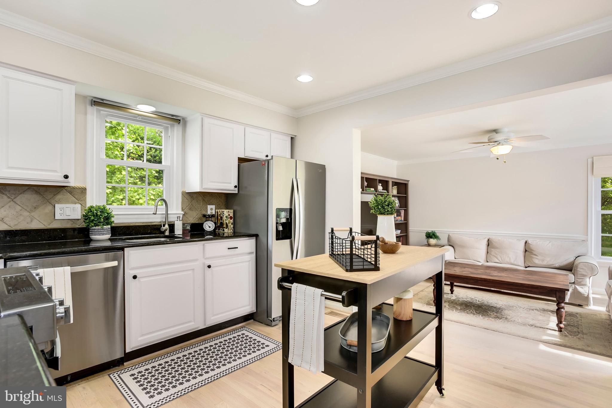 11684 Stockbridge Lane Reston, VA 20194 - Photo 5 of 39 Granite counters and SS appliances