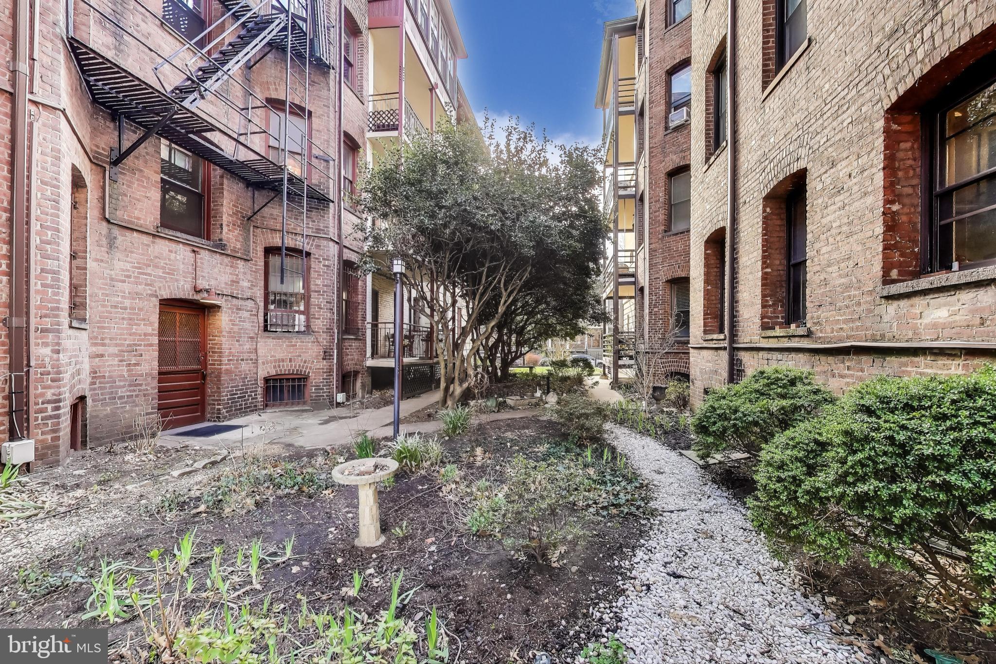1791 Lanier Place Northwest, Unit 2 Washington, DC 20009 - Photo 27 of 30 a backyard of a house with lots of green space