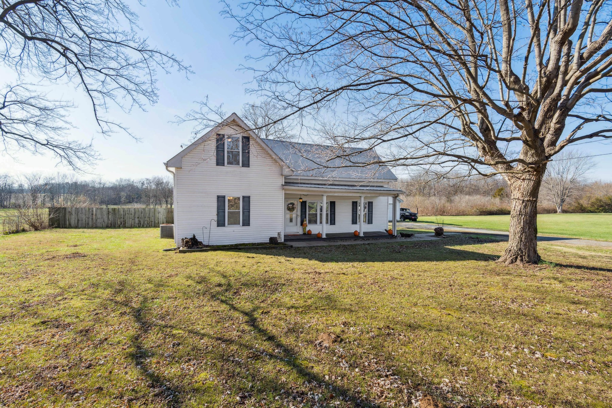 170 T G T Road Portland, TN 37148 - Photo 2 of 37 a front view of a house with garden