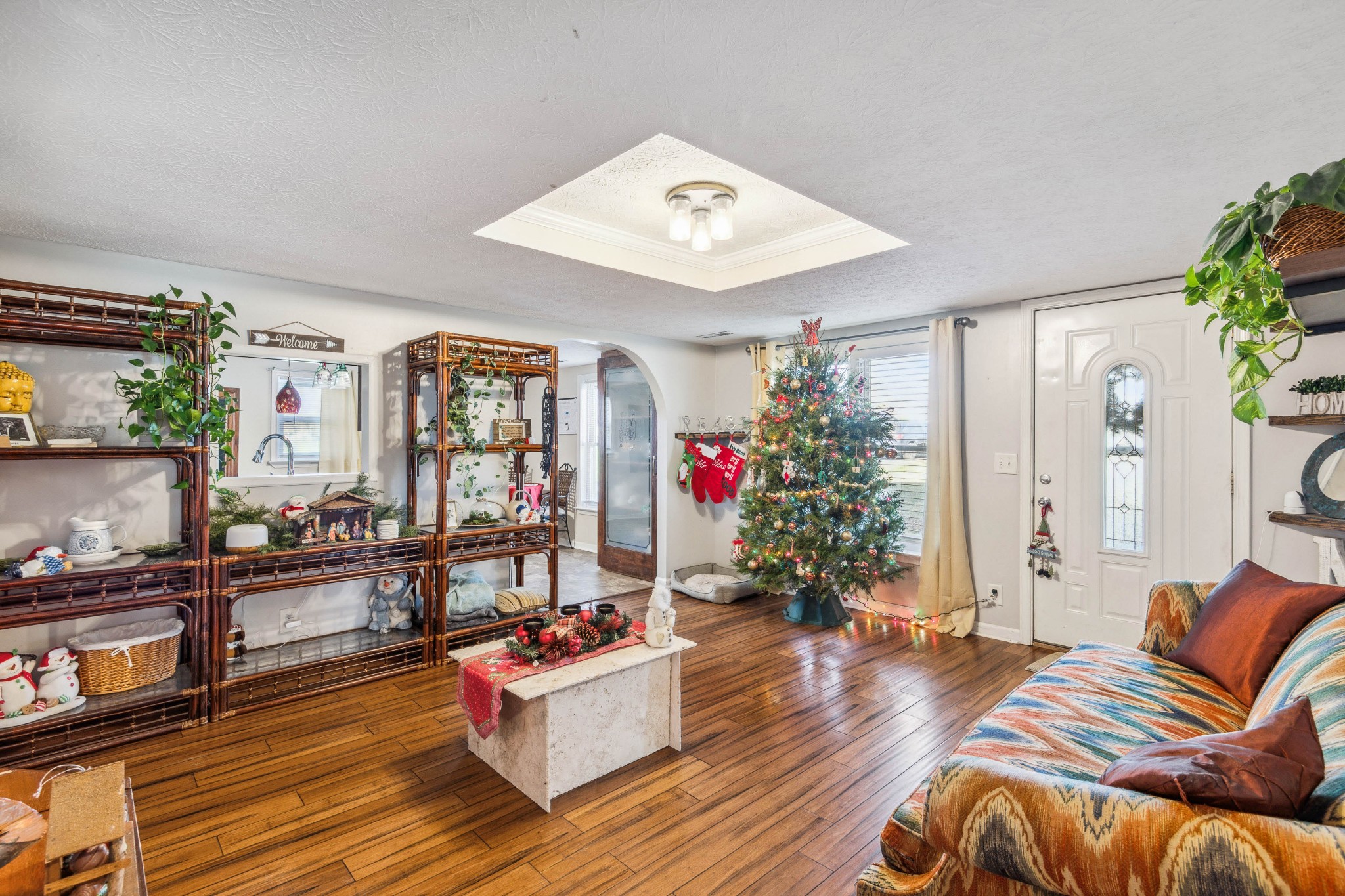 170 T G T Road Portland, TN 37148 - Photo 5 of 37 a living room with furniture and a potted plant