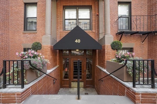 38-40 St Botolph Street, Unit 45 Boston, MA 02116 - Photo 5 of 8 a front view of a house with a yard