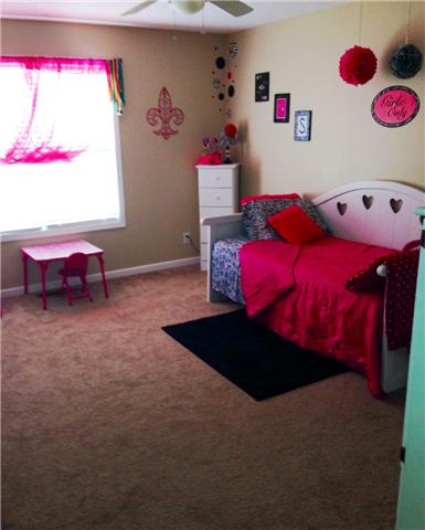 605 Gunn Lane Springfield, TN 37172 - Photo 7 of 14 Large Guest Bedroom