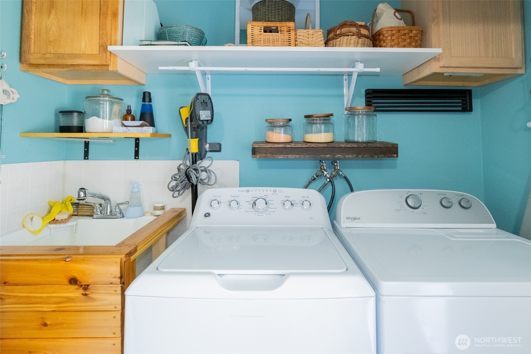 3780 Magrath Road Bellingham, WA 98226 - Photo 23 of 38 a utility room with dryer and washer