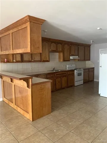 $670,000 | 905 South Avenue, Donna, TX 78537