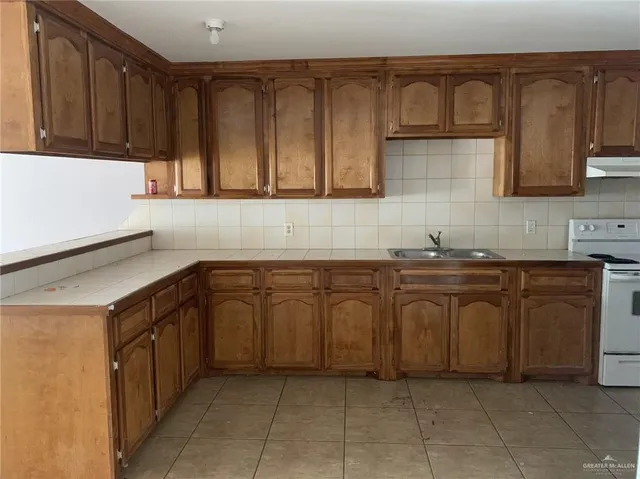 $670,000 | 905 South Avenue, Donna, TX 78537