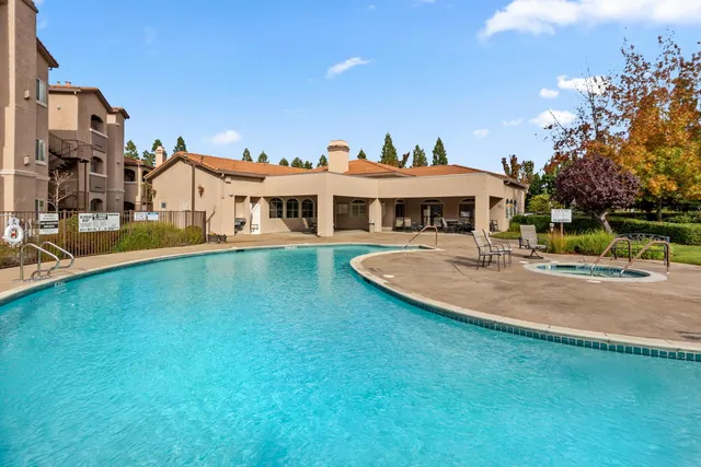 $305,000 | 10001 Woodcreek Oaks Boulevard, Unit 1433, Roseville, CA 95747