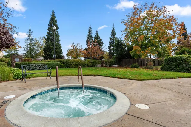 $299,000 | 10001 Woodcreek Oaks Boulevard, Unit 1433, Roseville, CA 95747