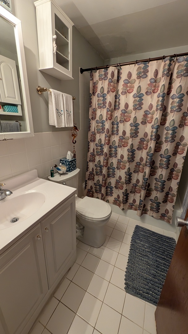 10353 Dearlove Road, Unit 2G Glenview, IL 60025 - Photo 6 of 13 Gallery Image 6