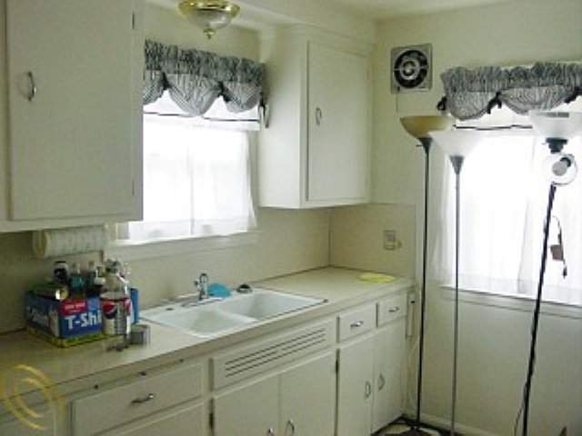 16124 West 13 Mile Road Franklin, MI 48025 - Photo 5 of 6 31044078-4.JPG