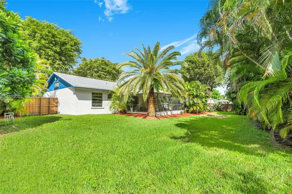 a view of a house with a backyard