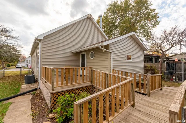 $135,000 | 207 West Sylvester Avenue, Christopher, IL 62822