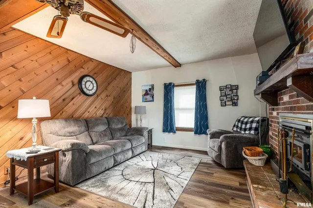 $135,000 | 207 West Sylvester Avenue, Christopher, IL 62822