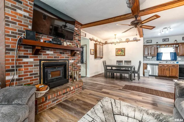 $135,000 | 207 West Sylvester Avenue, Christopher, IL 62822