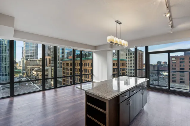 $2,825 | 465 Nicollet Mall, Unit 2212, Minneapolis, MN 55401