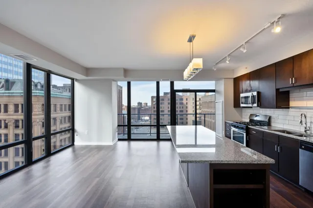$2,825 | 465 Nicollet Mall, Unit 2212, Minneapolis, MN 55401