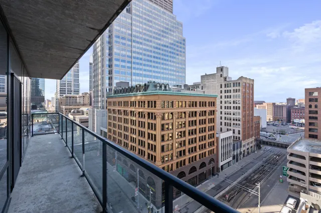 $2,825 | 465 Nicollet Mall, Unit 2212, Minneapolis, MN 55401