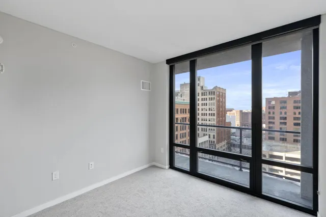 $2,825 | 465 Nicollet Mall, Unit 2212, Minneapolis, MN 55401