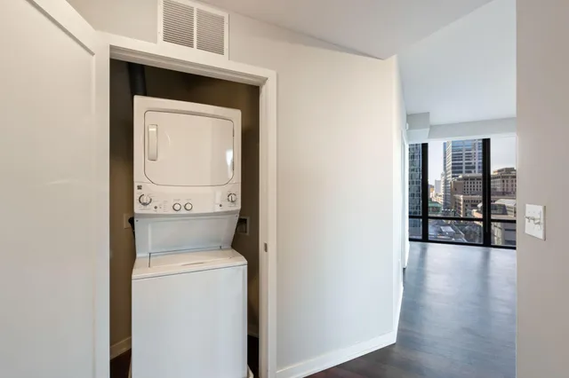 $2,825 | 465 Nicollet Mall, Unit 2212, Minneapolis, MN 55401