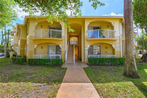 $3,000 | 8964 West Flagler Street, Unit 206, Miami, FL 33174