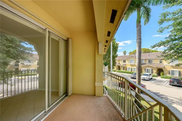 $3,000 | 8964 West Flagler Street, Unit 206, Miami, FL 33174