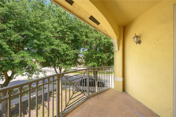 $3,000 | 8964 West Flagler Street, Unit 206, Miami, FL 33174