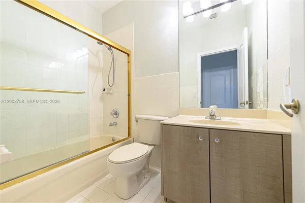 $3,000 | 8964 West Flagler Street, Unit 206, Miami, FL 33174