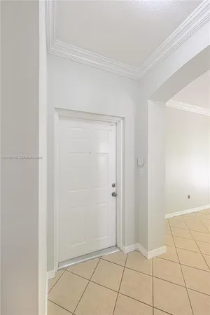 $3,000 | 8964 West Flagler Street, Unit 206, Miami, FL 33174