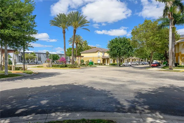 $3,000 | 8964 West Flagler Street, Unit 206, Miami, FL 33174