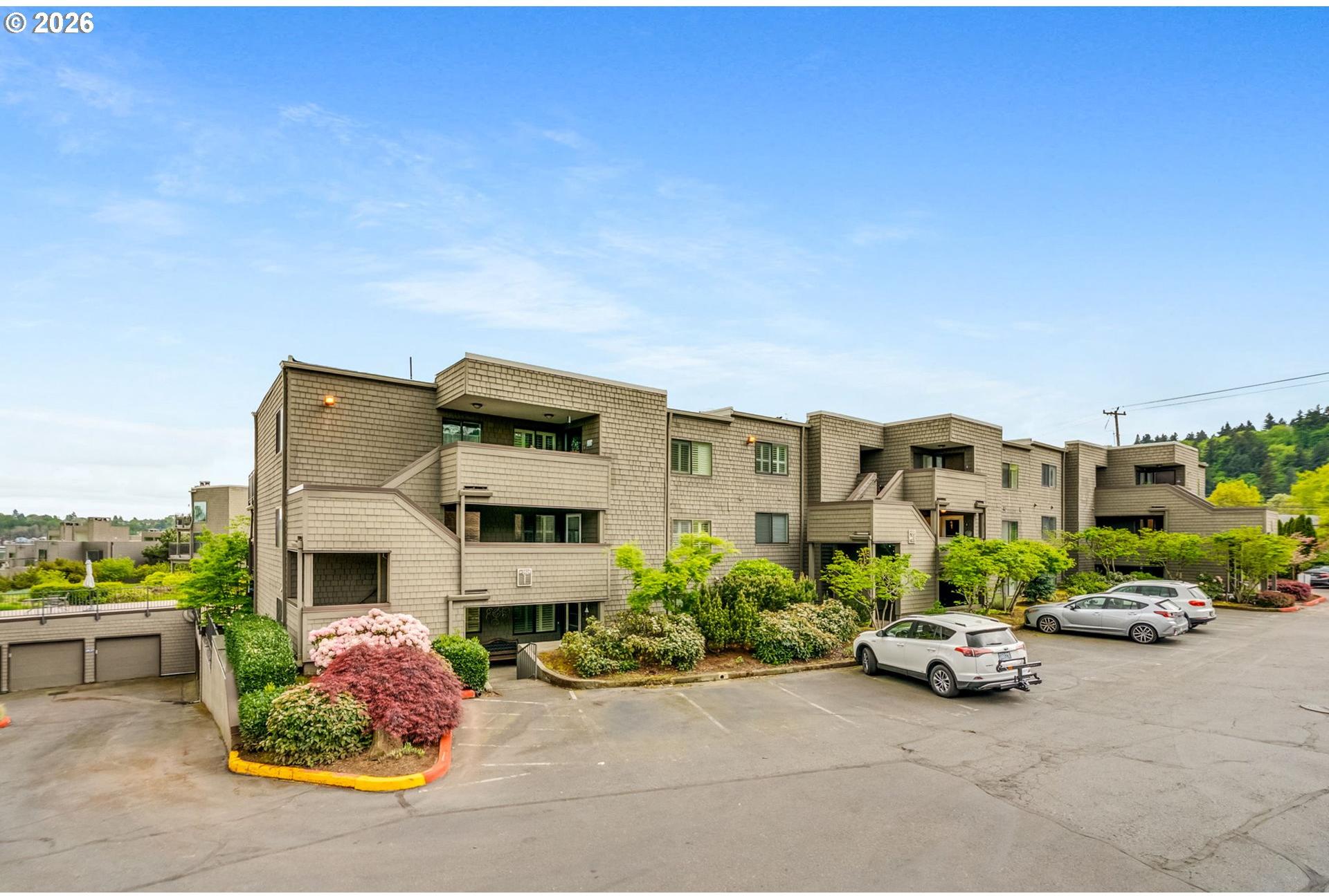 5624 South Riverside Lane, Unit 8 Portland, OR 97239 - Photo 1 of 41 Gallery Image 1