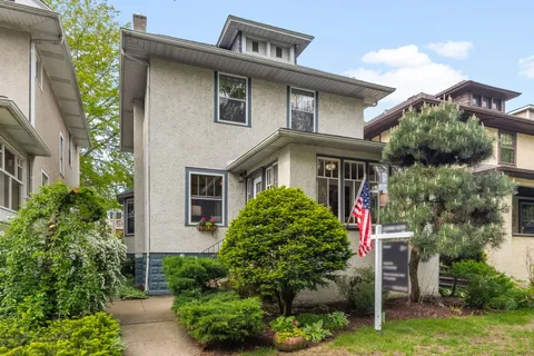 $945,000 | 1229 West Hood Avenue, Chicago, IL 60660