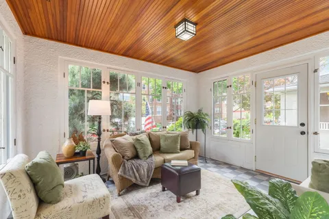 $945,000 | 1229 West Hood Avenue, Chicago, IL 60660
