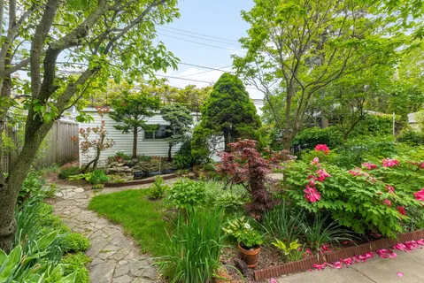 $945,000 | 1229 West Hood Avenue, Chicago, IL 60660