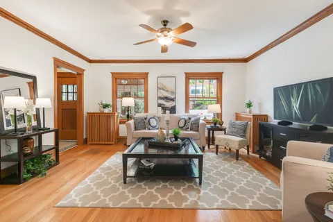$945,000 | 1229 West Hood Avenue, Chicago, IL 60660