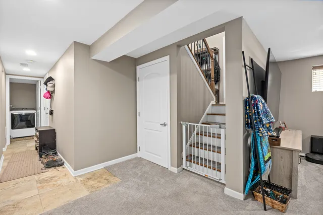 a view of an entryway with workspace