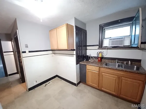 $85,000 | 8328 Strathmore Place, Jennings, MO 63136
