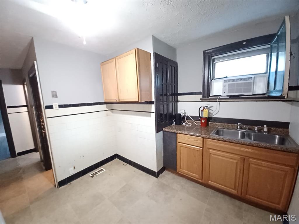 8328 Strathmore Place Jennings, MO 63136 - Photo 2 of 9