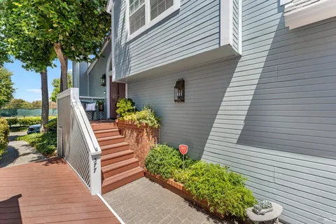 $699,950 | 377 East 2nd Street, Benicia, CA 94510